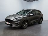 Une Ford Escape grise est garée dans une grande pièce.
