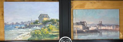 deux tableaux accrochés au mur d'une pièce où l'on voit les pieds d'une personne