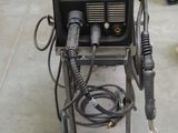 a machine that is sitting on the floor in a room
