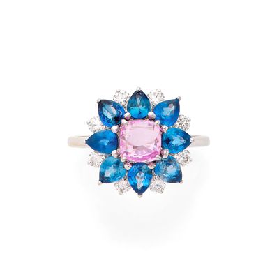 une bague en saphir rose et diamant
