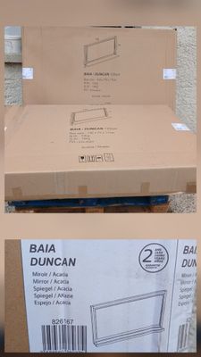 a picture of a box with a picture of a cat in it