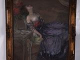 un tableau représentant une femme en robe bleue, assise à une table