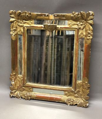 Petit miroir à parecloses en bois doré sculpté de palmettes … - Photo 1