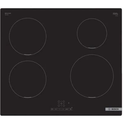 une plaque de cuisson noire à trois feux et à quatre feux