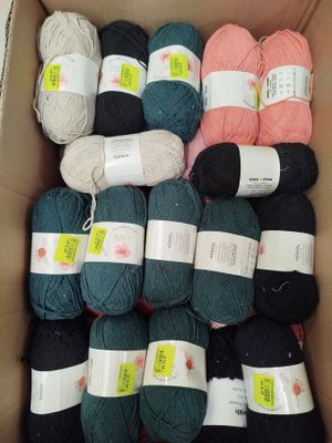 Lot de 100 bobines de fils de laines à coudre - différentes … - Photo 1