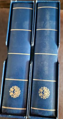 2 gros classeurs de marque Yvert et Tellier contenant des ti…