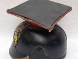 un casque sur lequel est posé un livre