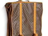 Porte-documents Louis Vuitton marron et beige sur fond blanc