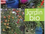 une photo d'un livre contenant des illustrations de différentes plantes