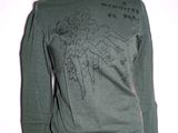 un mannequin portant un t-shirt vert orné d'un dessin