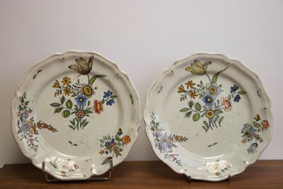 Deux assiettes en faïence XIX°