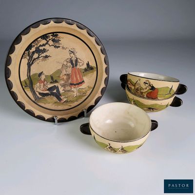 trois bols et une assiette décorés d'une peinture