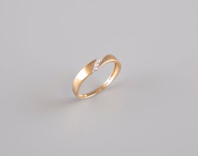 Bague trilogie en or jaune 9k 375°/°°, poinçon 375, sertie d…