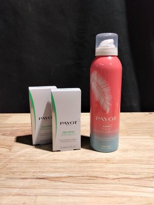Le flacon de Payot se trouve à côté d'une boîte de savon