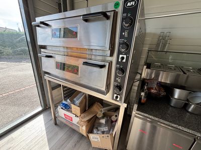 un four qui se trouve dans une cuisine