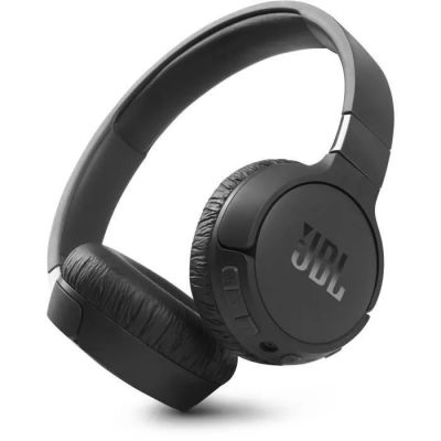 un casque portant le logo JBL