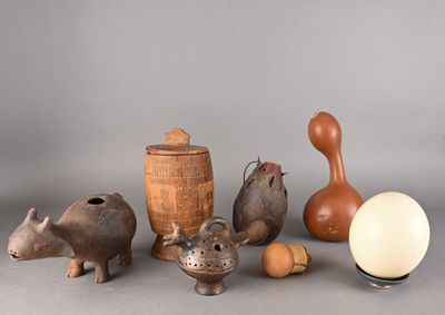 un ensemble d'objets posés sur une table