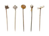 quatre types différents d'épingles à cheveux ornées de perles