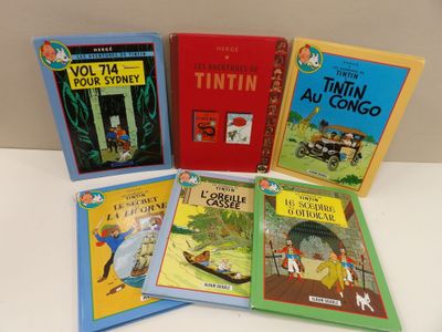 quatre livres pour enfants sont alignés sur une surface blanche