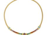 un collier en or orné de pierres multicolores montées sur une chaîne