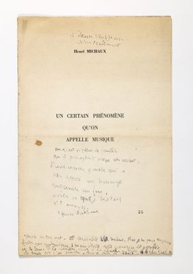 un gros plan d'un morceau de papier sur lequel on a écrit