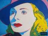 une image représentant un tableau où figure une femme portant un chapeau