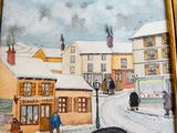 un tableau représentant une scène de rue avec des passants marchant dans la neige