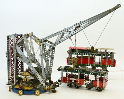 MECCANO, grande réalisation artisanale d'une grue de 50cm, pivotante s - Photo 1