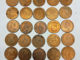 une collection de pièces anciennes du monde entier
