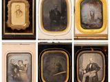 six photographies anciennes représentant des hommes en costume et cravate, assis devant une fenêtre