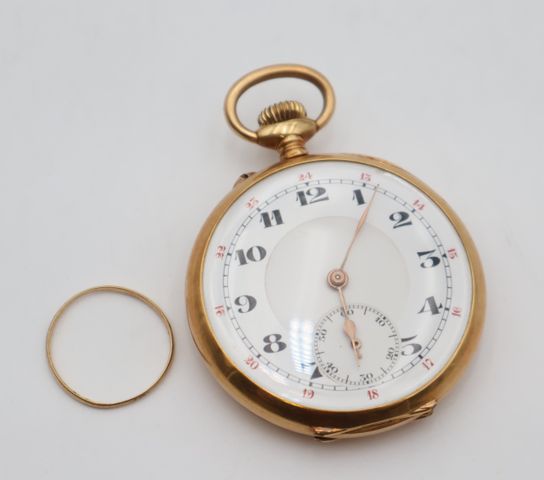 Montre de poche dite « à gousset » en or ciselé 18 carats 750 mil...