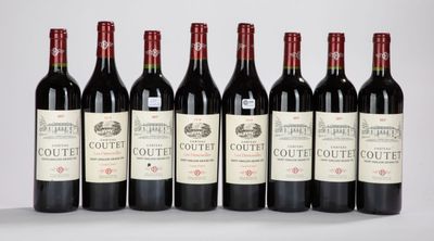 six bouteilles de vin rouge alignées
