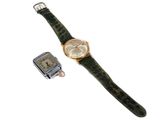 une image d'une montre et d'une montre-bracelet placées l'une à côté de l'autre