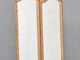 paire de miroirs français anciens en cuivre doré, ornés de décorations à la feuille d'or