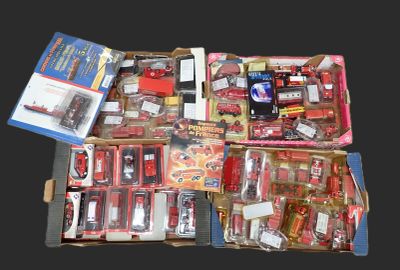 de nombreux types de jouets différents réunis dans une même boîte