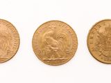 three gold sovereigns, one of which is a sovereign and one of which is a sovereign