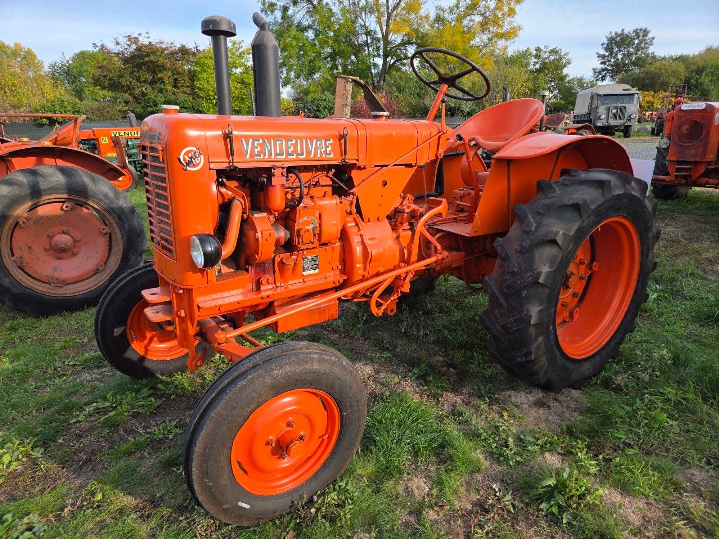 Tracteur agricole VENDEUVRE. Modèle SUPER MD.