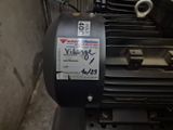 un moteur électrique posé au sol