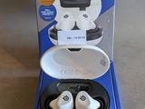 une photo d'un casque audio posé dans une boîte