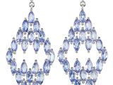 une paire de boucles d'oreilles en tanzanite et topaze blanche
