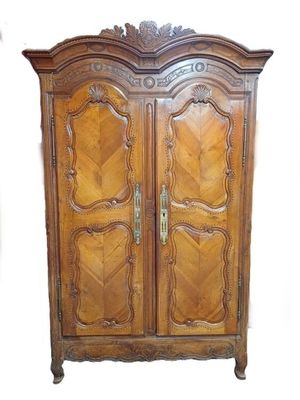 Armoire en bois naturel, marqueté de motifs géoémtriques mou…