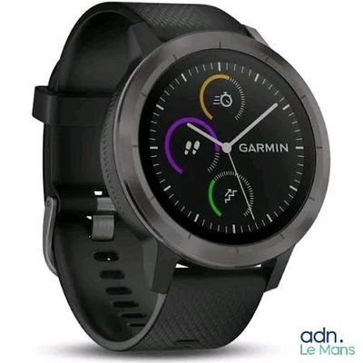 gros plan d'une montre intelligente sur fond blanc