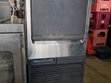 an image of a machine that is sitting in a warehouse