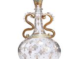 un vase en verre orné d'un motif doré et bleu