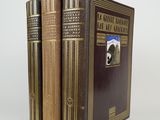 un ensemble de trois livres superposés