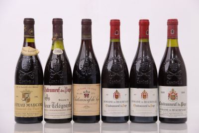six bouteilles de vin sont alignées sur une table