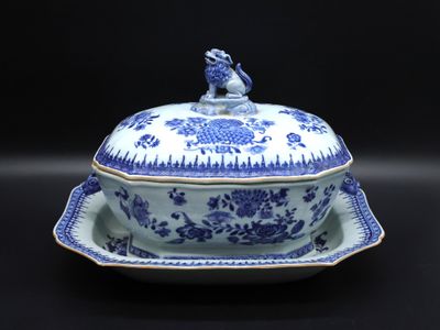 CHINE - COMPAGNIE DES INDES, XVIIIème, Légumier couvert et s…