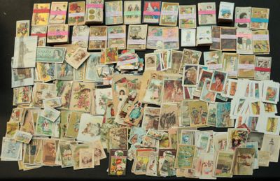 beaucoup de timbres, anciens et récents, sur la table