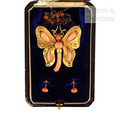an image of a picture of a jewelry box with a butterfly on it