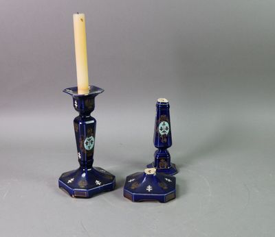 paire de bougeoirs bleus et blancs ornés d'une étoile de David